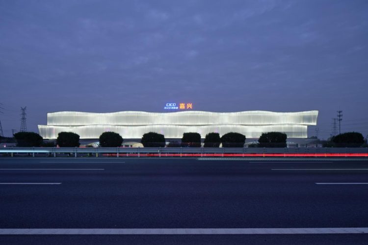 沪杭高速嘉兴服务区：公路上的综合体 | goa大象设计