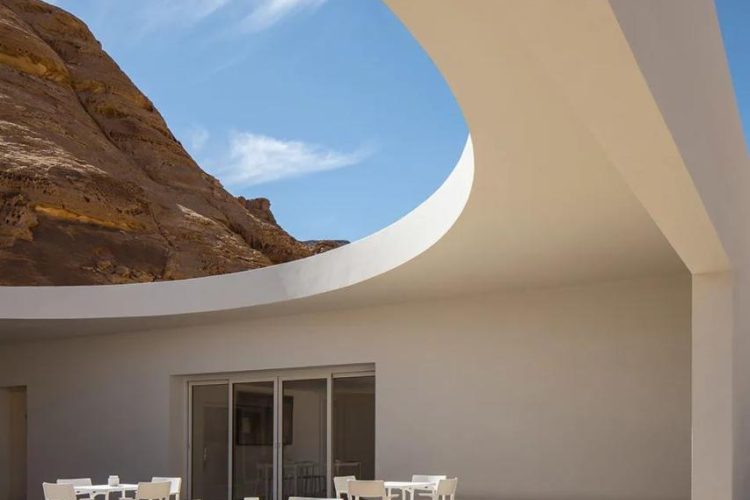 荒漠里的游客中心 | 浑然天成的建筑美学