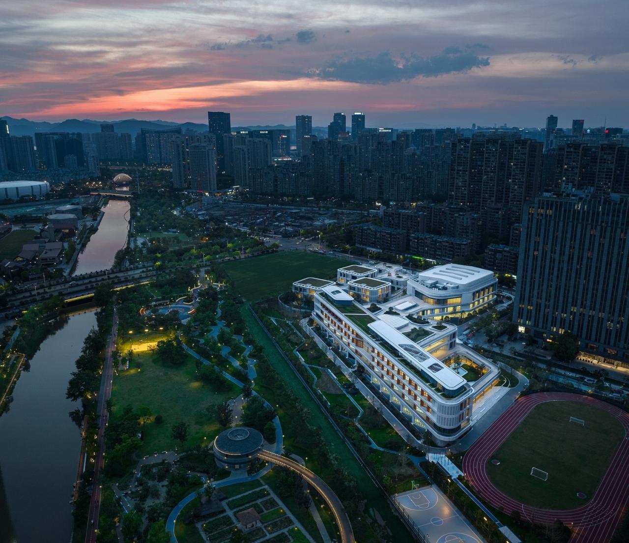 对话童心，天性乐园：杭州江南实验学校教育集团江晖小学 / 浙江大学建筑设计研究院