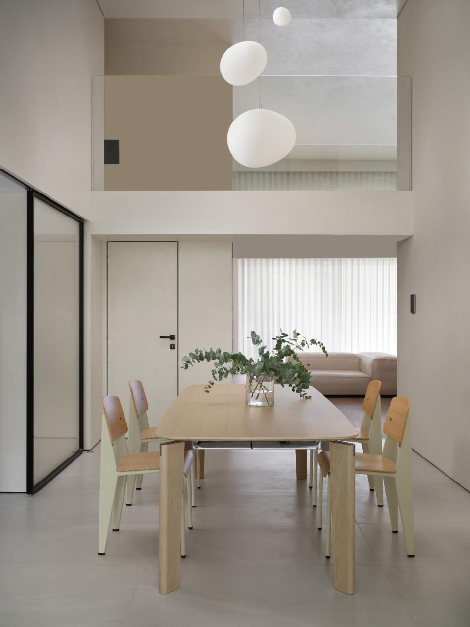 梧桐树下的420平米复式公寓: 为年轻家庭巧妙创建”视线连通”挑高空间