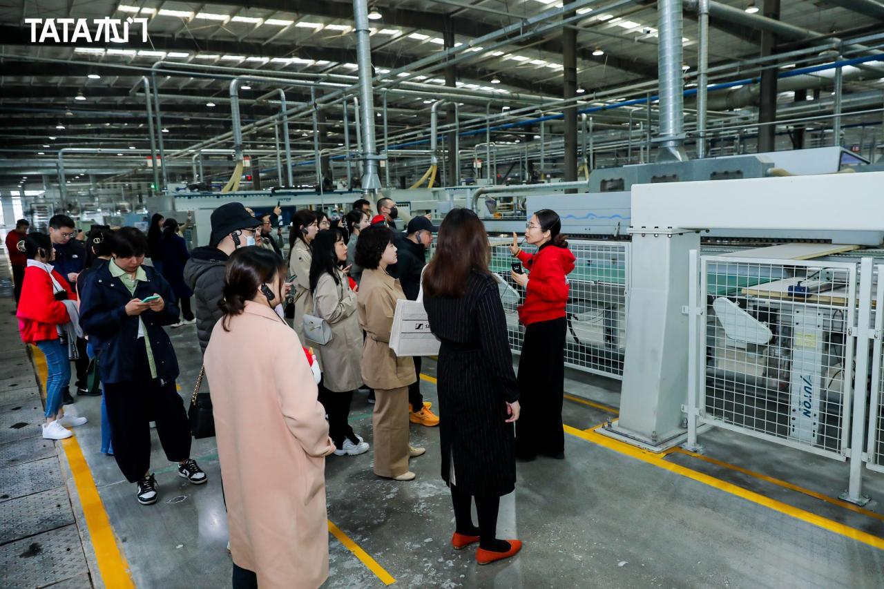 协会&媒体团走进TATA木门兰考生产厂，揭秘标杆工厂智造实力