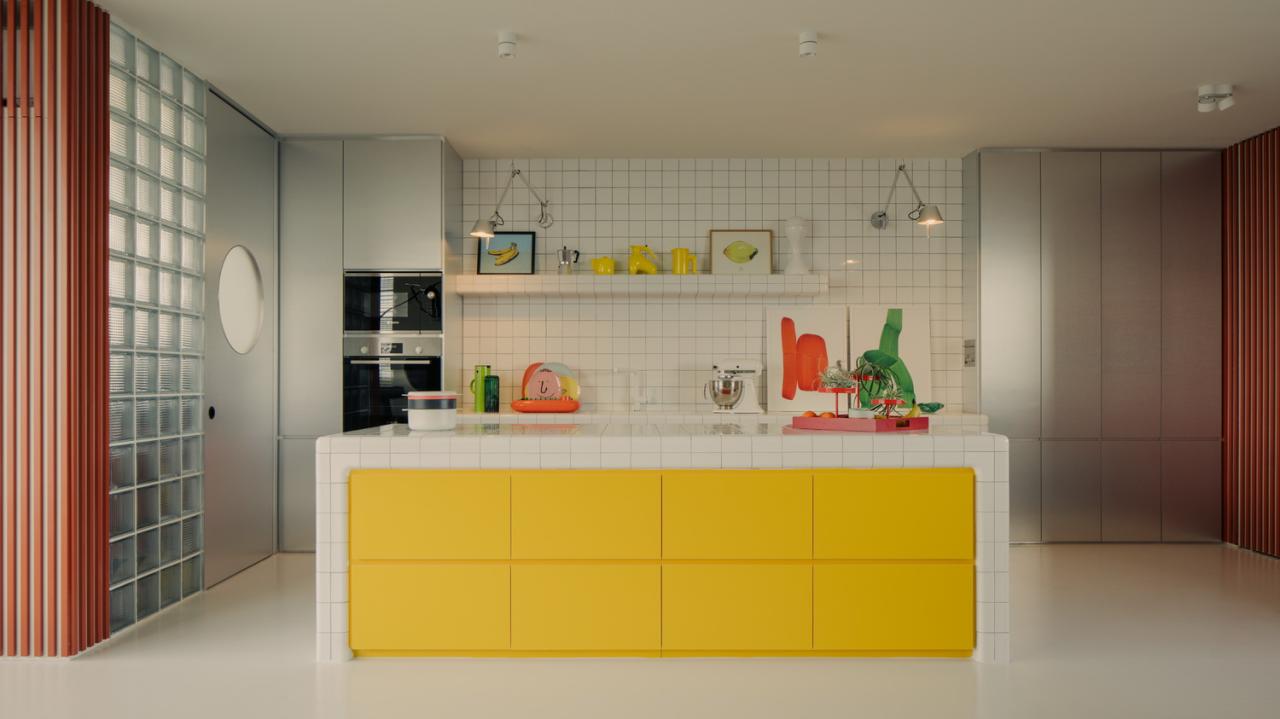 灵动的色彩之家：新加坡粗野派公寓改造项目