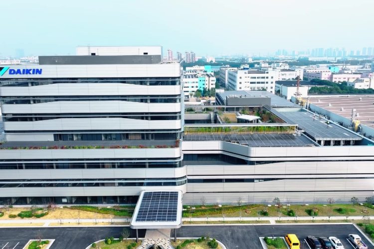 城市街道与高楼大厦的景色  AI 生成的内容可能不正确。
